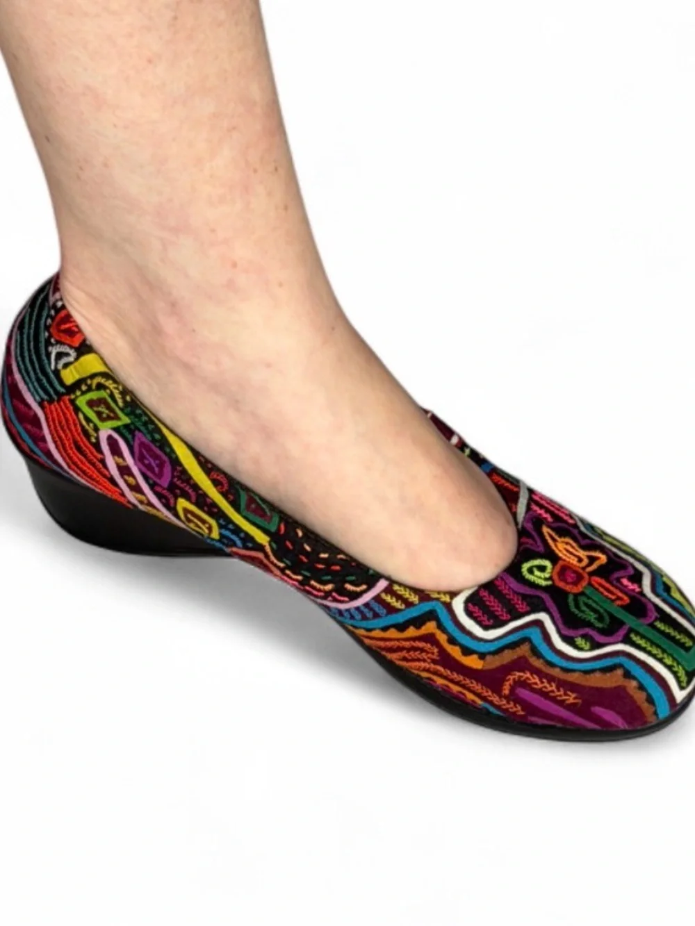 Mabacol International Embroidered Low Wedge Shoes Vibrant Boho Women’s 7.5 / 8